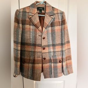 Vintage Ralph Lauren wool blazer adorned with beautiful leather buttons. Size 6